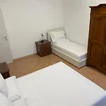 Oda ve Kahvaltı Giulia 3*